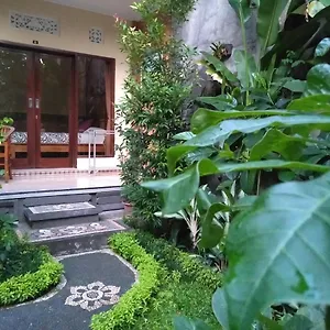 2* Pensión Uma Taman House