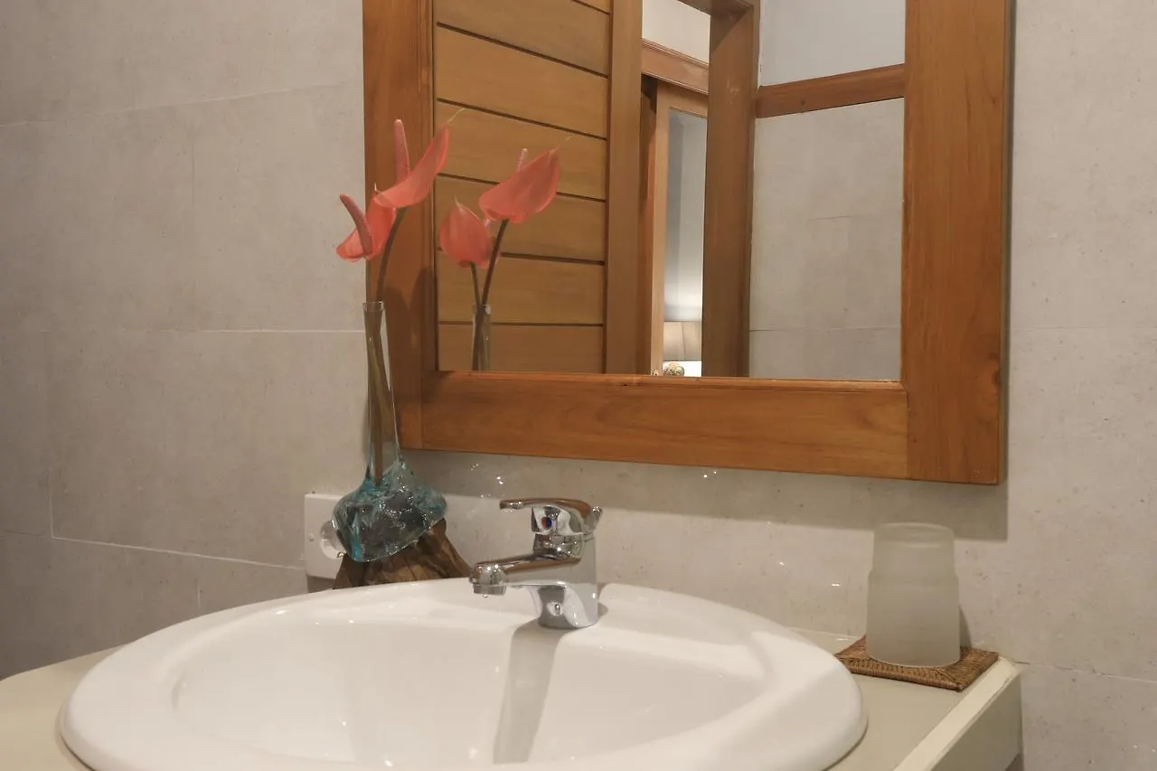 Budi House Bungalows 우붓 0*,